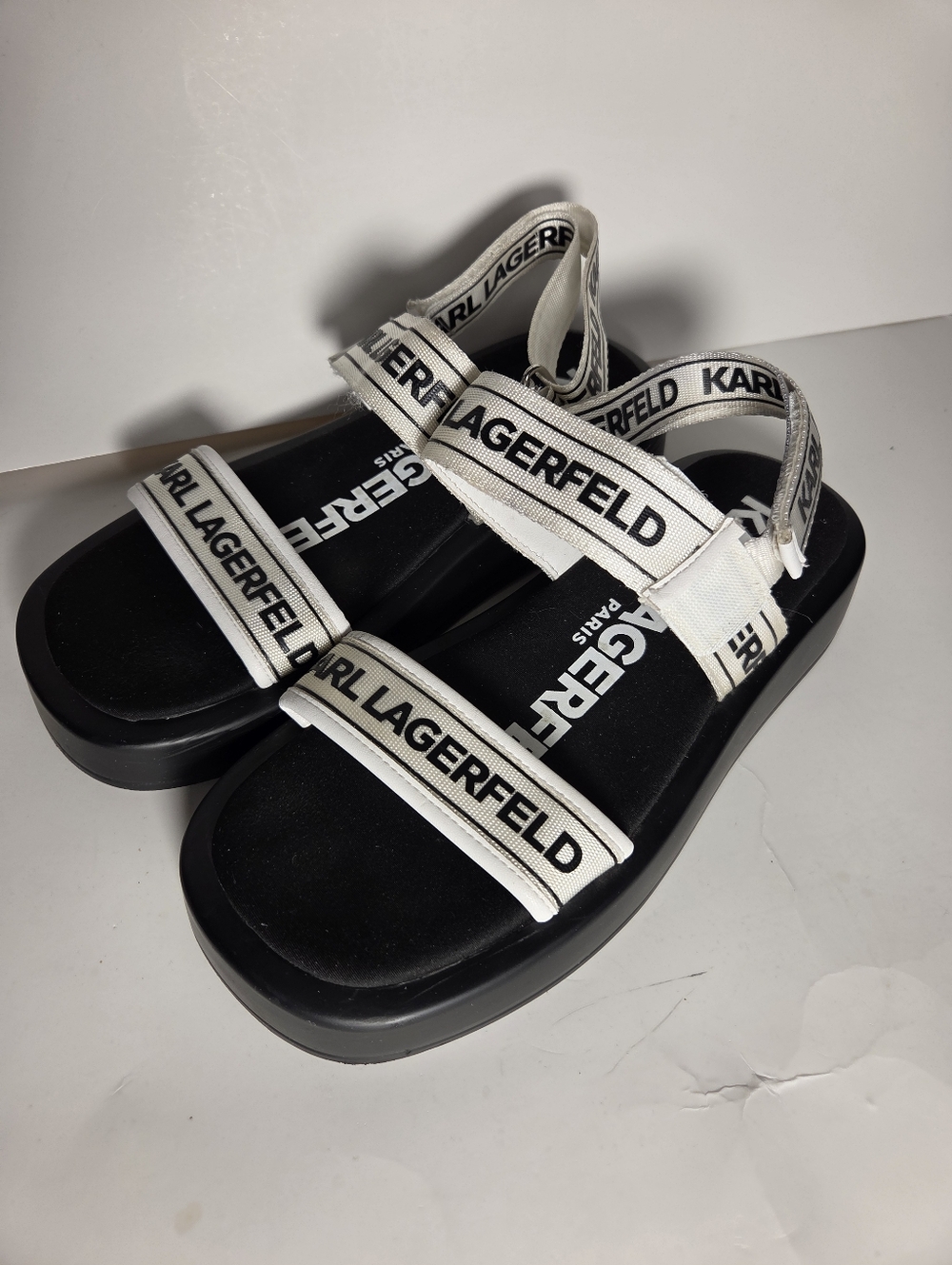 Karl Lagerfeld Sandals Strappy White Black Casual Flat Size 7 Womens